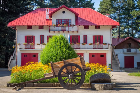 https://www.snupers.com/wp-content/uploads/2025/03/villaggio-mancuso-hm.jpg