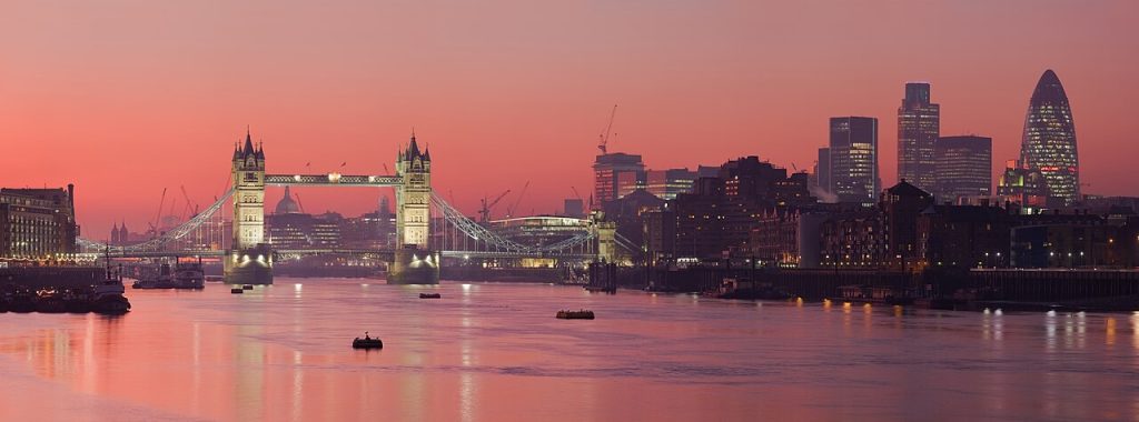 Londra — il Tamigi al tramonto, una delle più iconiche vedute della capitale britannica